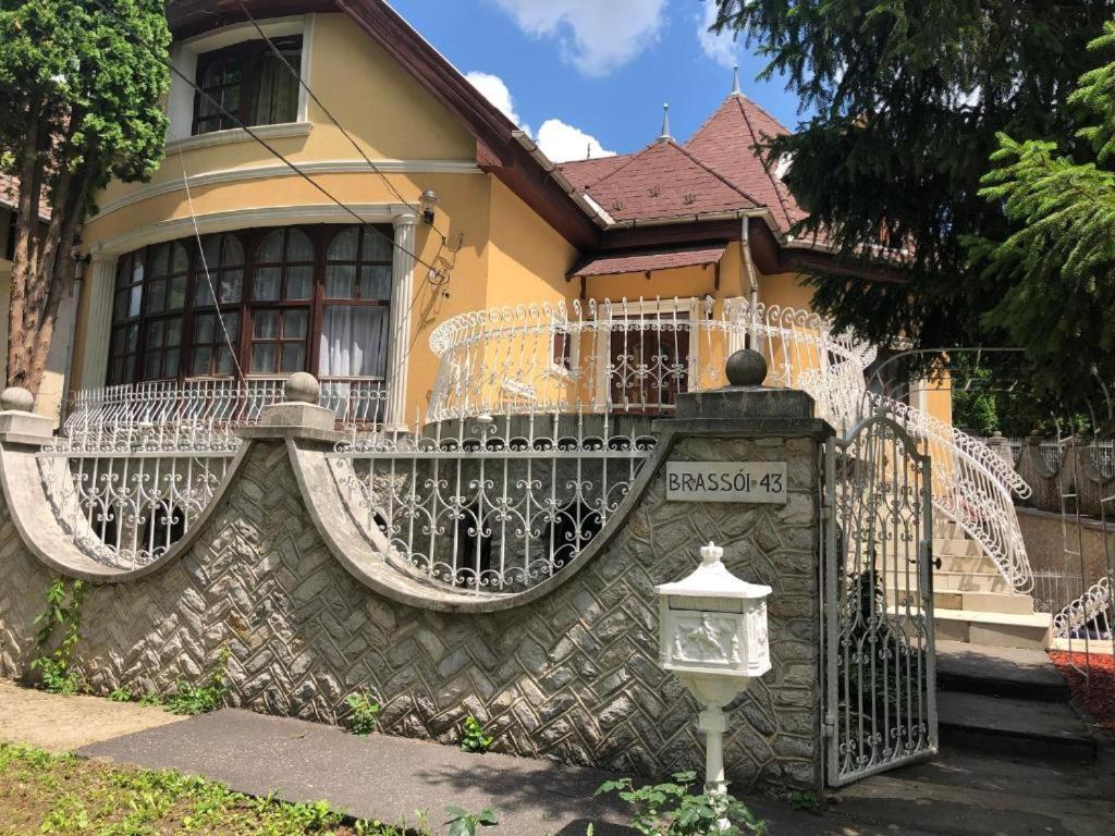 Brassoi Vendeghaz Hotel Miskolc Exterior photo
